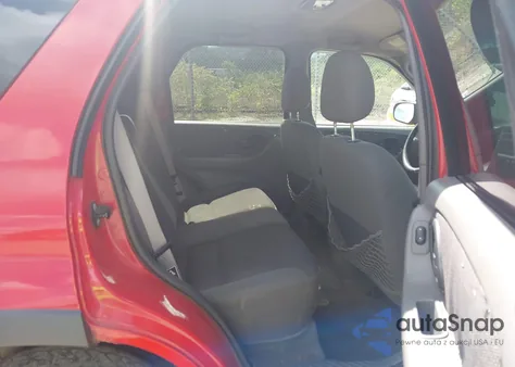 2002 Ford Escape Xlt from USA, damaged, VIN 1FMYU04102KC31333